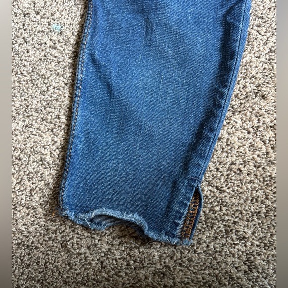 Old Navy skinny jeans in size 4 - Picture 2 of 4